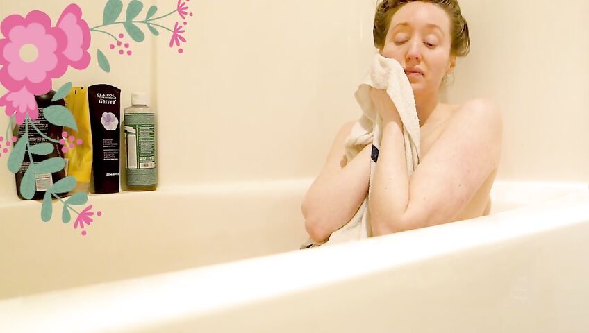 Rose Kelly Nude Bath Time Relaxation