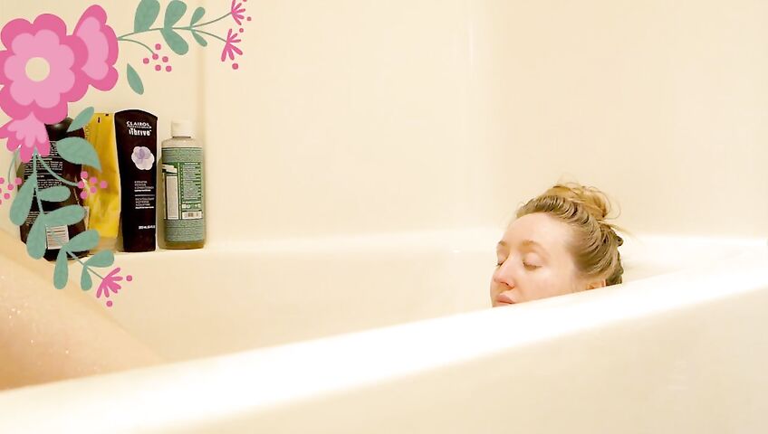 Rose Kelly Nude Bath Time Relaxation