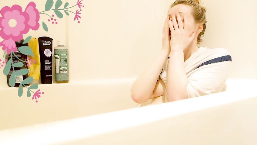 Rose Kelly Nude Bath Time Relaxation