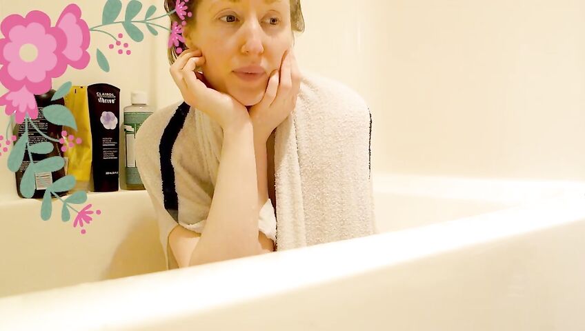 Rose Kelly Nude Bath Time Relaxation