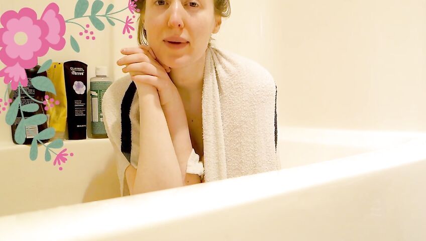 Rose Kelly Nude Bath Time Relaxation