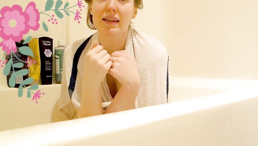 Rose Kelly Nude Bath Time Relaxation