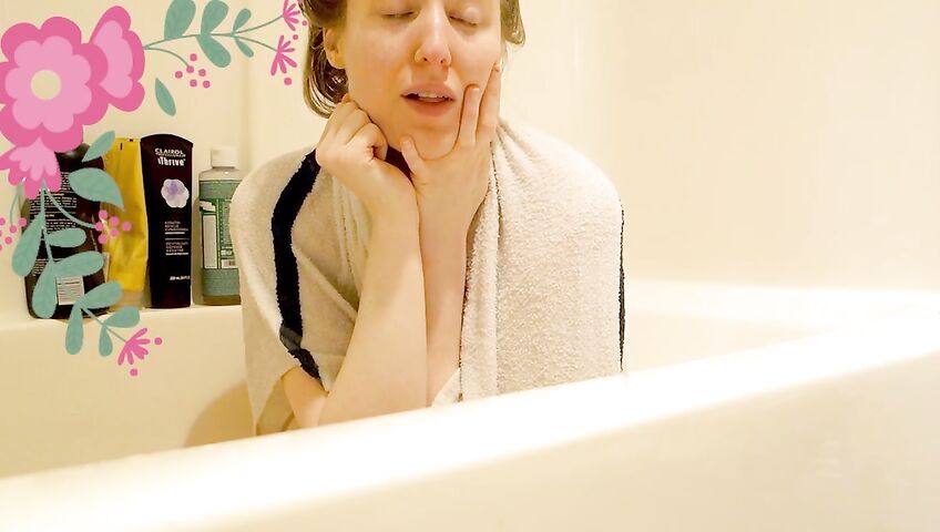 Rose Kelly Nude Bath Time Relaxation