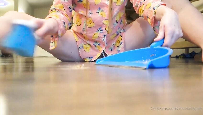 Rose Kelly Onlyfans Cleaning Kitchens