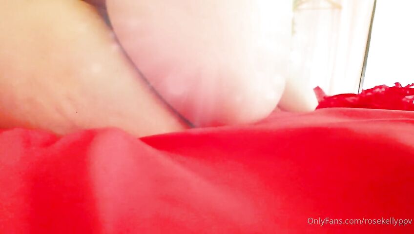 Rose Kelly Pussy Dildo Masturbation