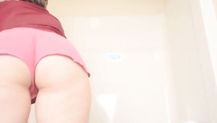 Rose Kelly Sexy Cleaning Tease Video