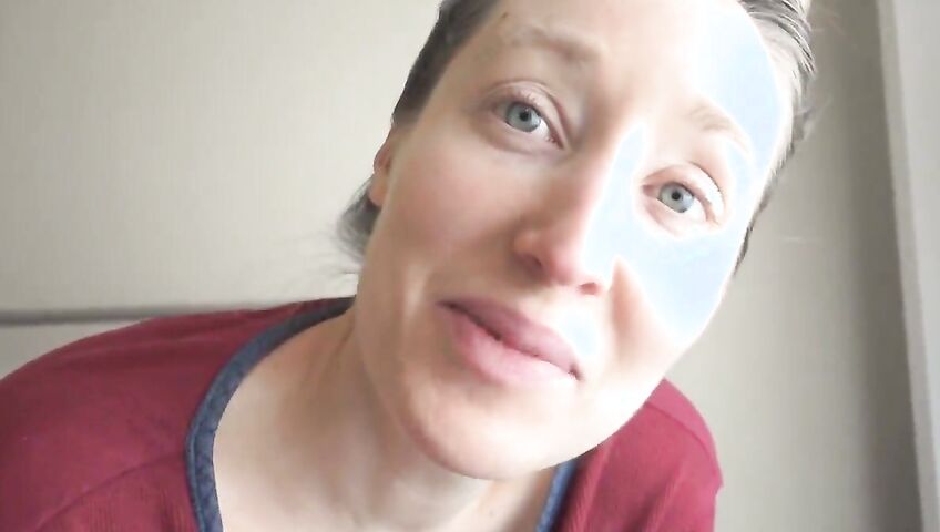 Rose Kelly Sexy Cleaning Tease Video