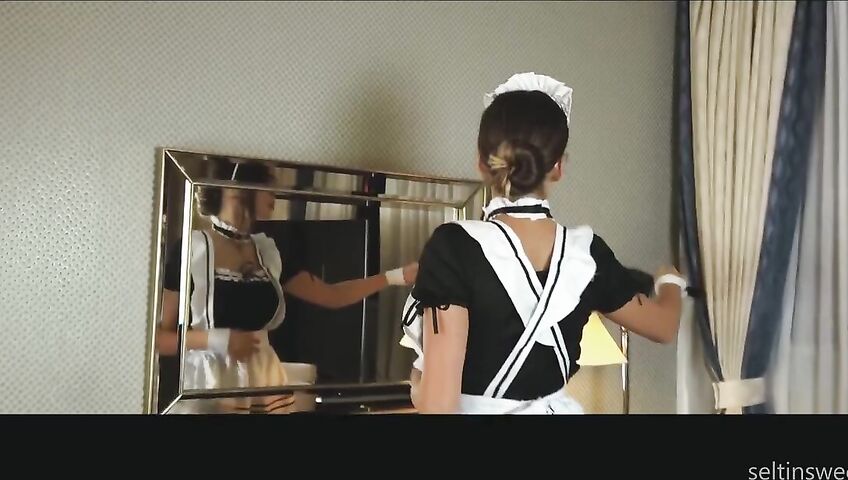 Selti Naughty Maid Squirting In Beds