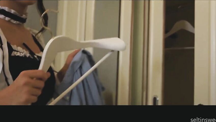 Selti Naughty Maid Squirting In Beds