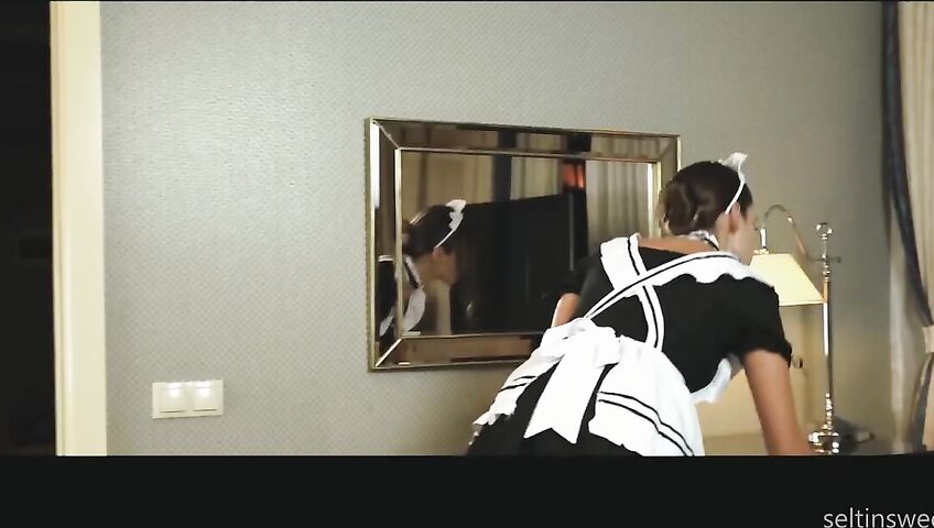 Selti Naughty Maid Squirting In Beds