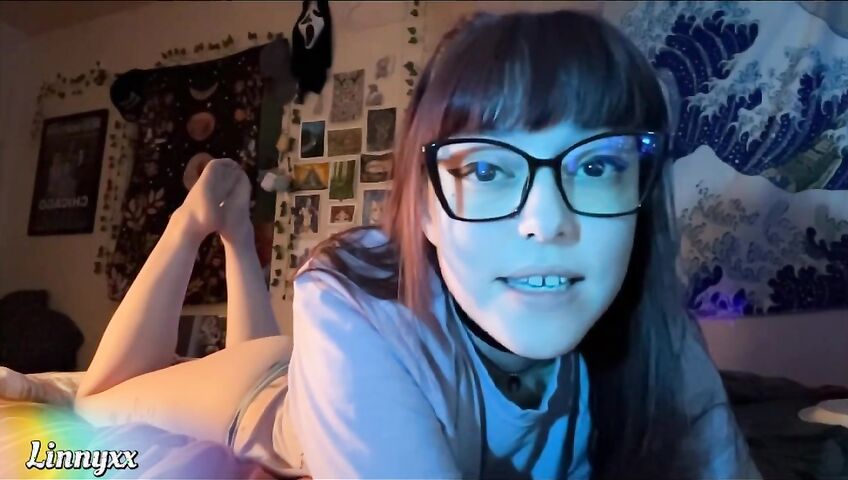 Linnyxx – Sneaky StepSiblings