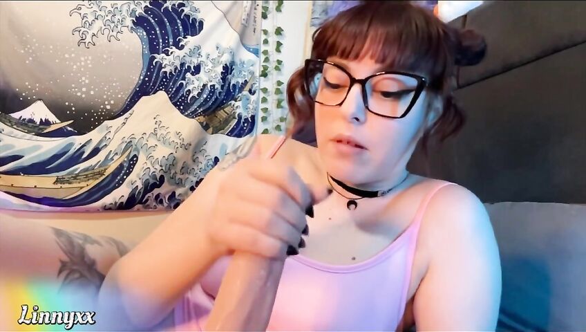 Linnyxx – Sneaky StepSiblings