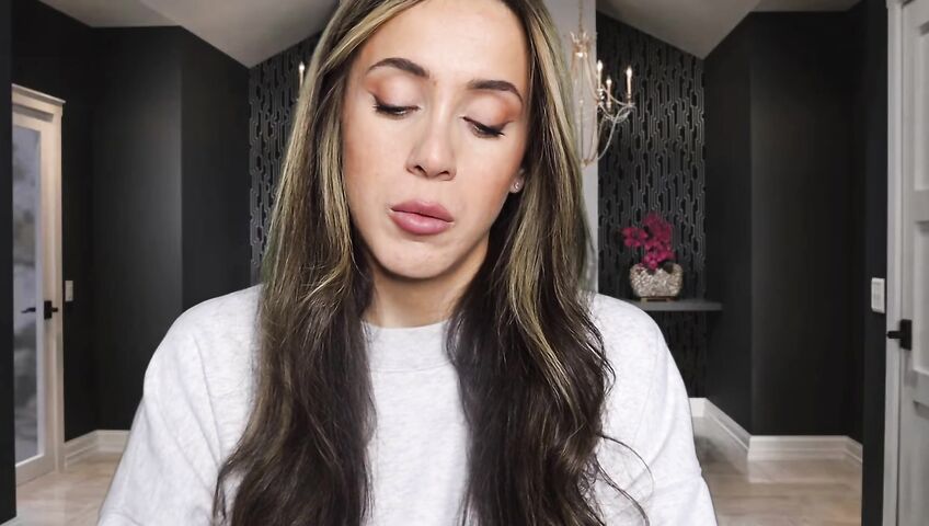 Isabella ASMR - Flirty neighbor in a sweatshirt gives you a handjob