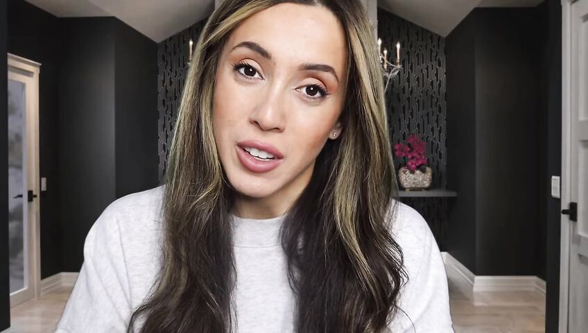 Isabella ASMR - Flirty neighbor in a sweatshirt gives you a handjob