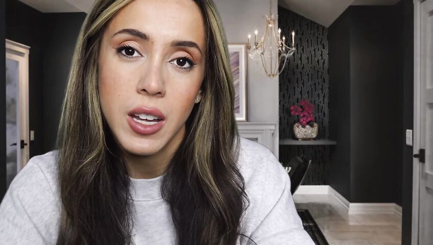 Isabella ASMR - Flirty neighbor in a sweatshirt gives you a handjob