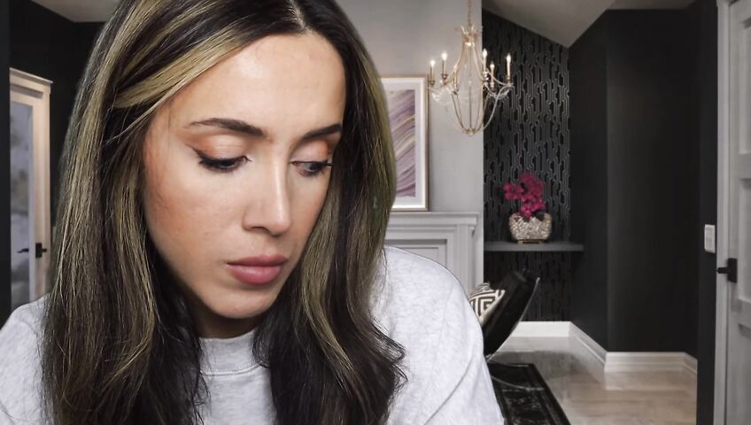 Isabella ASMR - Flirty neighbor in a sweatshirt gives you a handjob