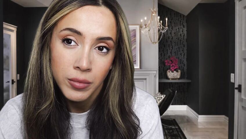 Isabella ASMR - Flirty neighbor in a sweatshirt gives you a handjob