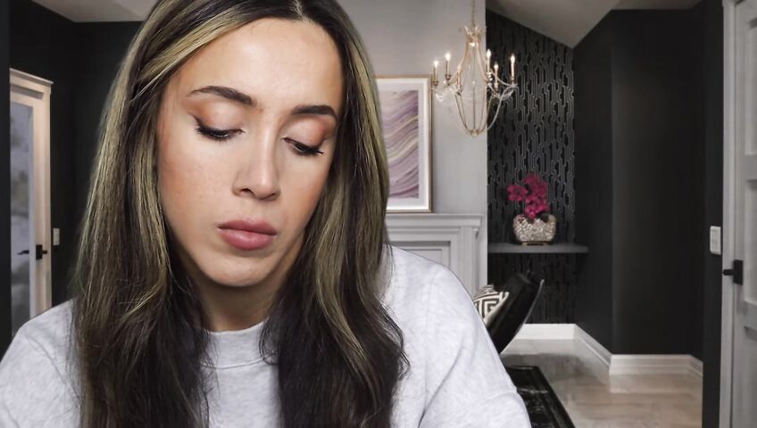 Isabella ASMR - Flirty neighbor in a sweatshirt gives you a handjob