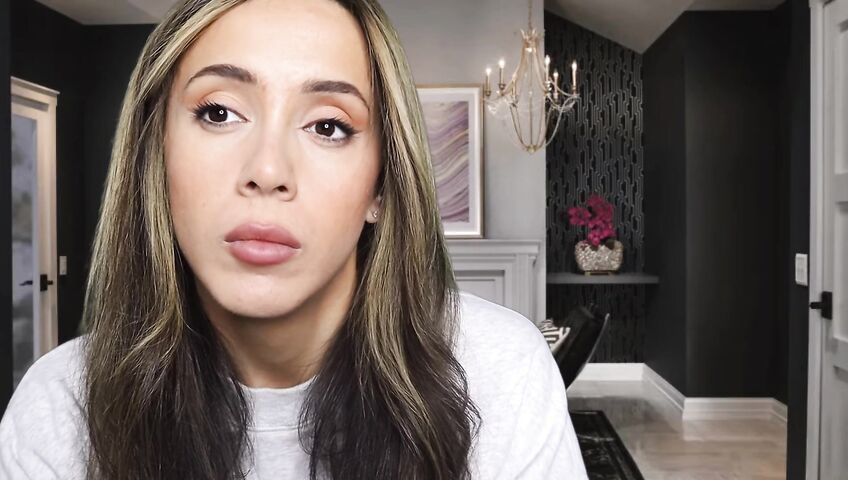 Isabella ASMR - Flirty neighbor in a sweatshirt gives you a handjob