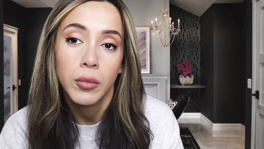 Isabella ASMR - Flirty neighbor in a sweatshirt gives you a handjob