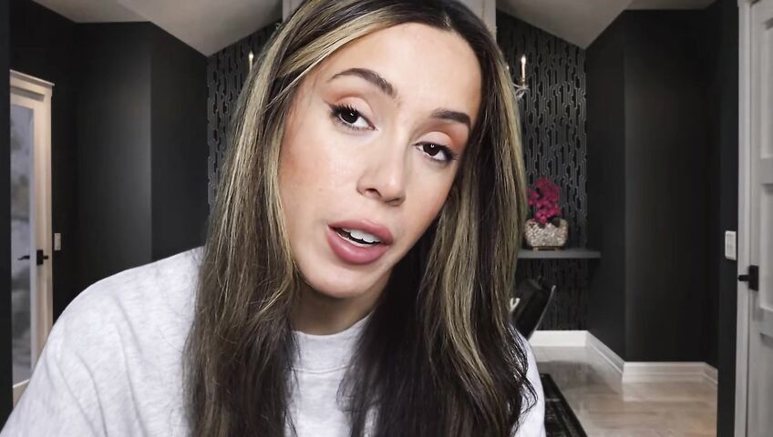 Isabella ASMR - Flirty neighbor in a sweatshirt gives you a handjob