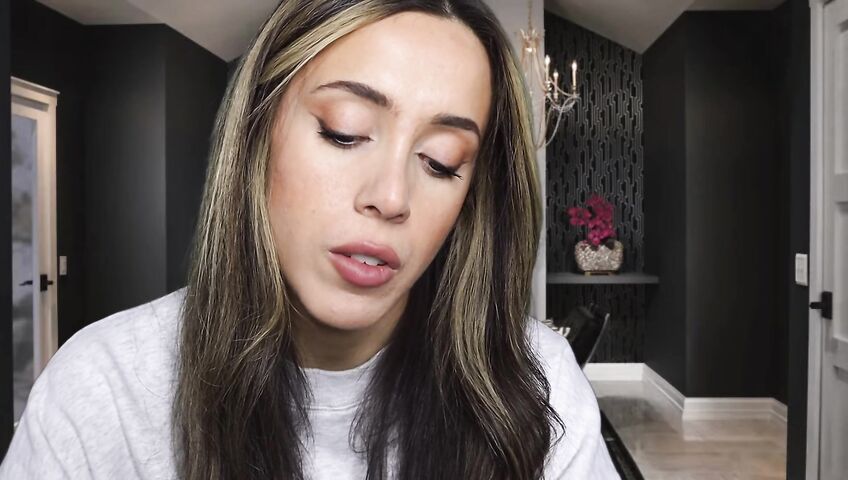 Isabella ASMR - Flirty neighbor in a sweatshirt gives you a handjob