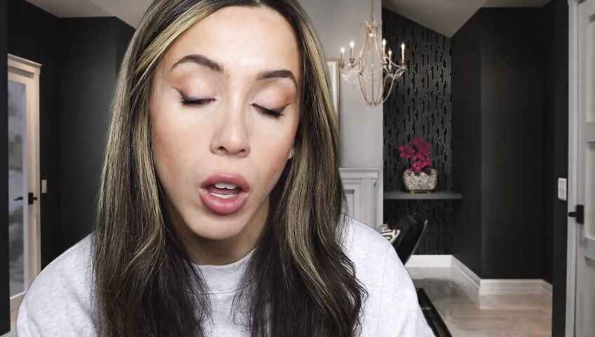 Isabella ASMR - Flirty neighbor in a sweatshirt gives you a handjob