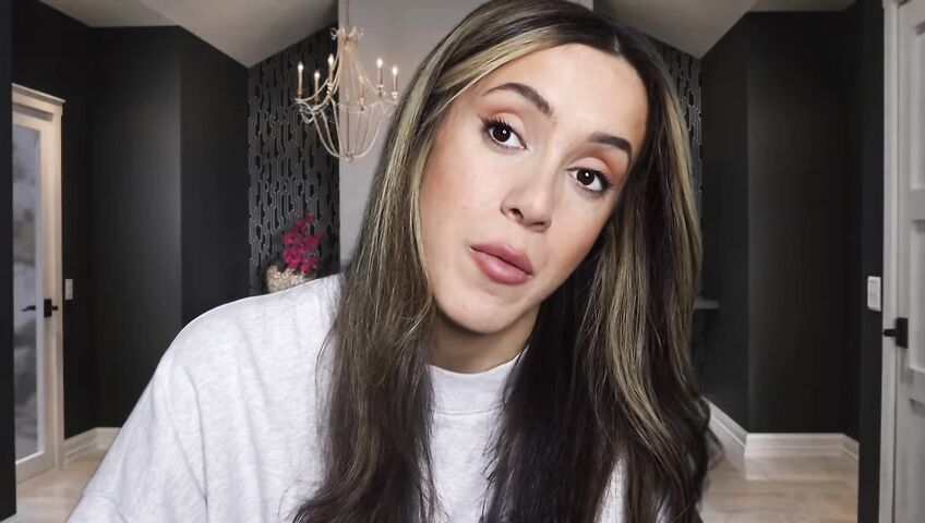 Isabella ASMR - Flirty neighbor in a sweatshirt gives you a handjob