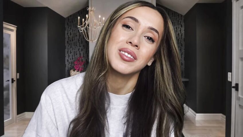 Isabella ASMR - Flirty neighbor in a sweatshirt gives you a handjob