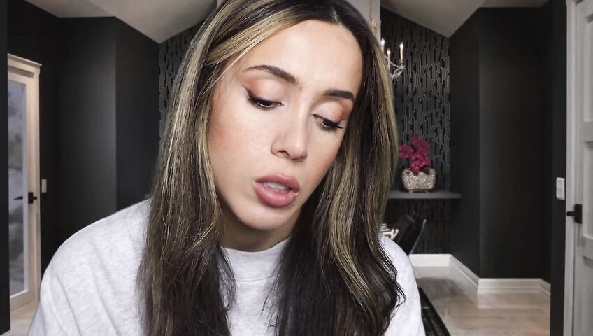 Isabella ASMR - Flirty neighbor in a sweatshirt gives you a handjob