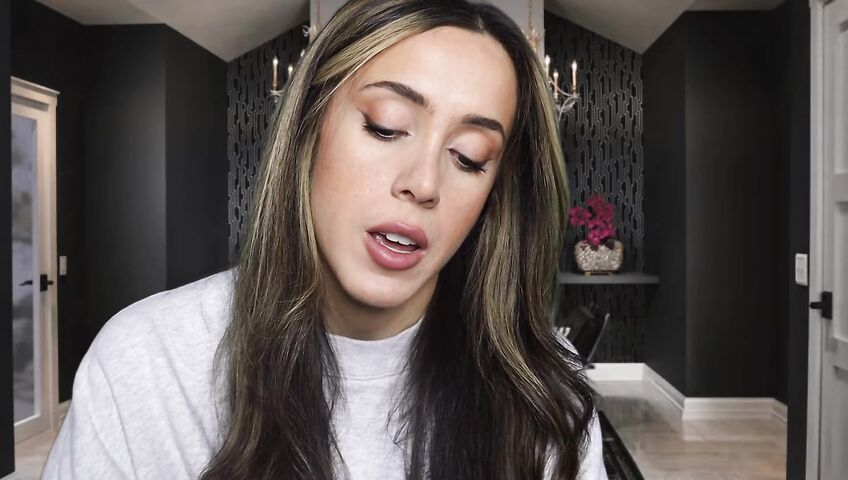 Isabella ASMR - Flirty neighbor in a sweatshirt gives you a handjob