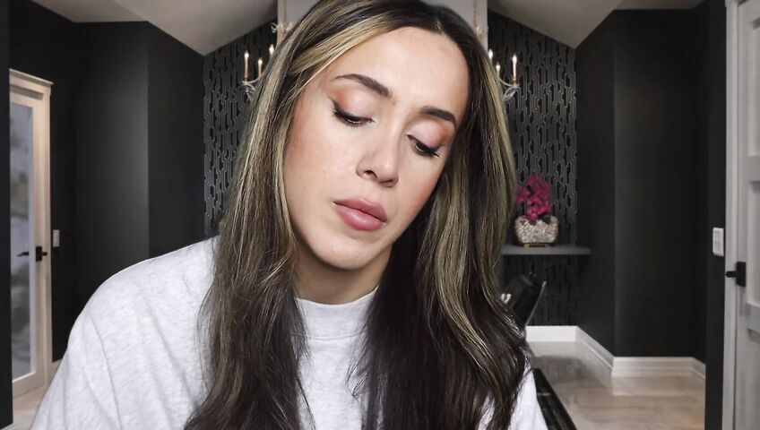 Isabella ASMR - Flirty neighbor in a sweatshirt gives you a handjob