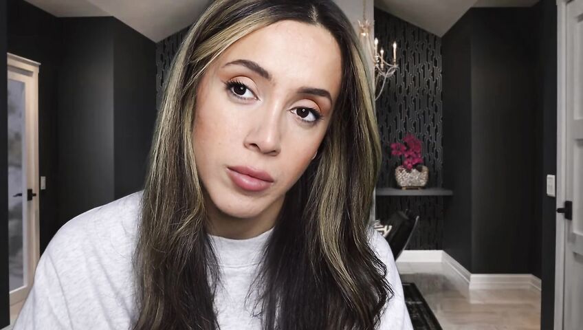 Isabella ASMR - Flirty neighbor in a sweatshirt gives you a handjob