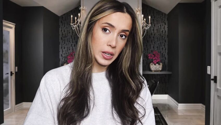 Isabella ASMR - Flirty neighbor in a sweatshirt gives you a handjob