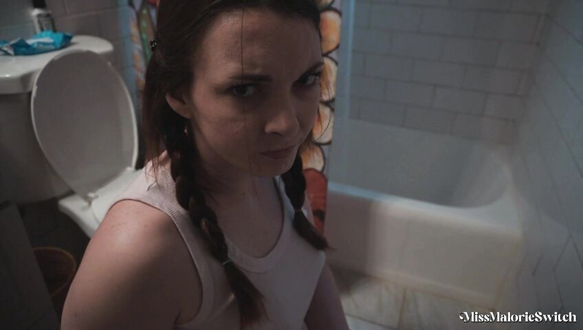 Miss Malorie Switch El castigo de su padrastro a la hijastra mayor