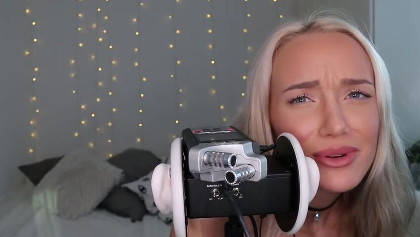 GwenGwiz ASMR Ear Licking & Sucking !