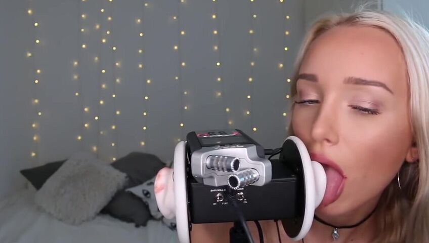 GwenGwiz ASMR Ear Licking & Sucking !