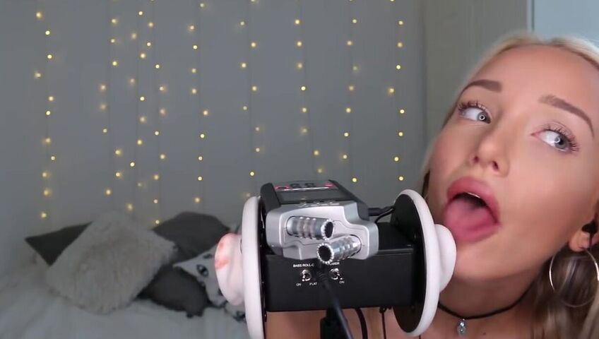 GwenGwiz ASMR Ear Licking & Sucking !
