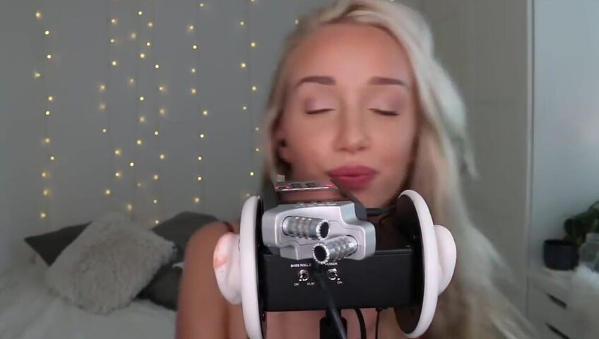 GwenGwiz ASMR Ear Licking & Sucking !