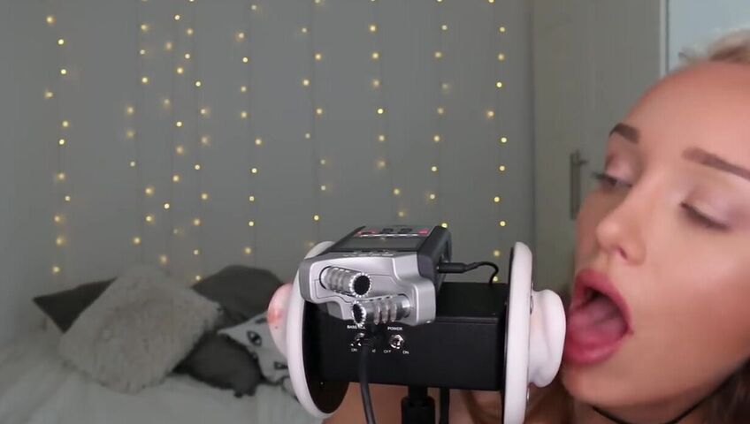 GwenGwiz ASMR Ear Licking & Sucking !