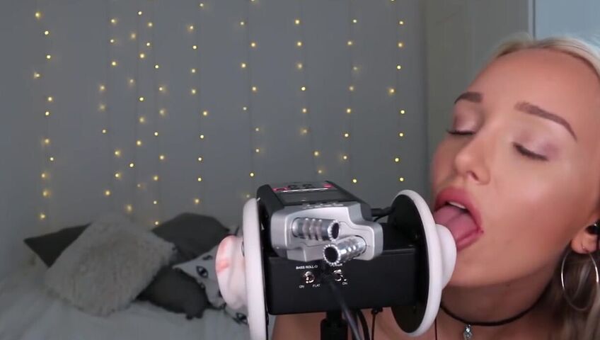 GwenGwiz ASMR Ear Licking & Sucking !