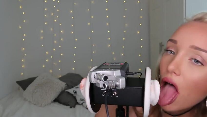 GwenGwiz ASMR Ear Licking & Sucking !