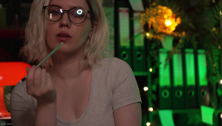 Mood ASMR - 21 April 2026 - ASMR How quickly will Grace's T-shirt get wet?