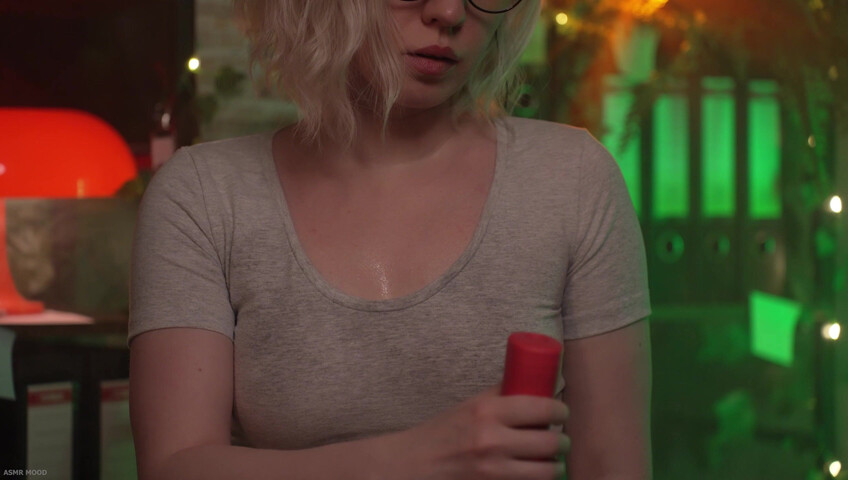 Mood ASMR - 21 April 2026 - ASMR How quickly will Grace's T-shirt get wet?