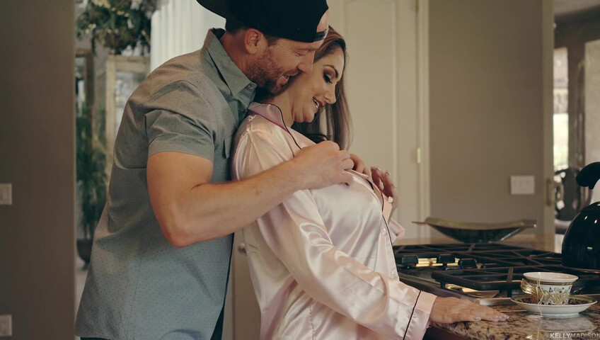 Ava Addams - Sexy Mom Receives Warm Creampie