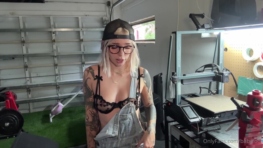 BabyFooji - Handygirl