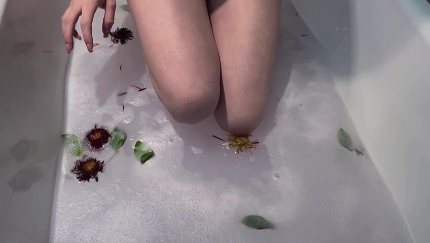 Babyheavanian - Aesthetic Bathtime