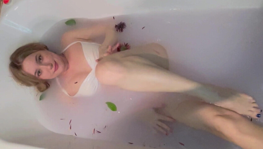 Babyheavanian - Aesthetic Bathtime