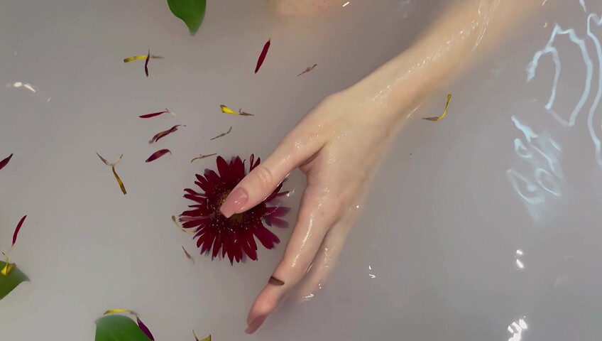 Babyheavanian - Aesthetic Bathtime