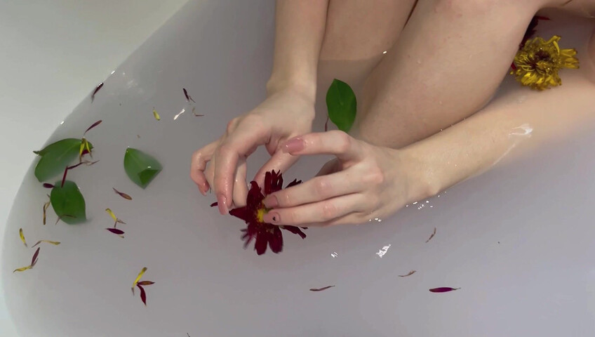 Babyheavanian - Aesthetic Bathtime